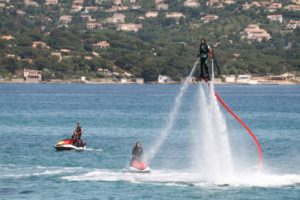 flyboard à sainte maxime près de stropez mais aussi rando en jet ski sur les côtes varoises